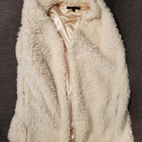 Anne French Jackets & Blazers - Anne French/ Faux Fur Vest/ Ivory/ With Pockets/ Small